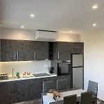 Hilltop Apartment *