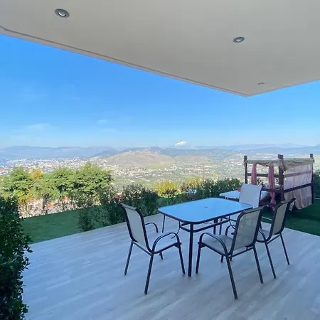 Hilltop Apartament *